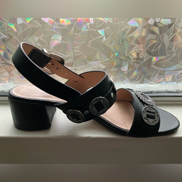 Strappy silver buckle sandals - Picture 3 of 6